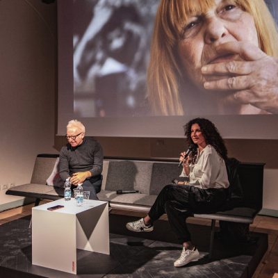 Mario Laporta (fotografo) in dialogo con Barbara di Maio - Fotografie di Enza Sola e Tiziana Varani