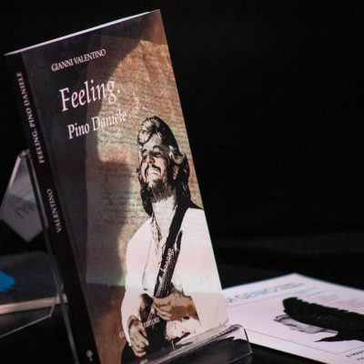 Copertina libro di Gianni Valentino "Feeling"- foto Enza Sola, Associazione Culturale LAB 147